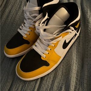 Jordan 1’s black and yellow